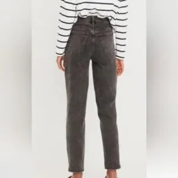 Ladies' vintage raw hem, size 6, straight high waisted jeans with a smooth fit - Picture 6 of 7